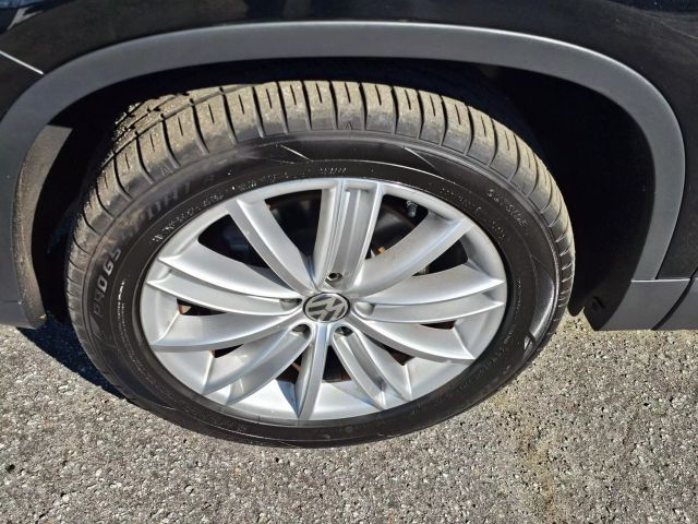 2011 Volkswagen Tiguan - Image 10