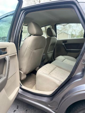 2011 Ford Focus Se Sedan 4d - Image 12