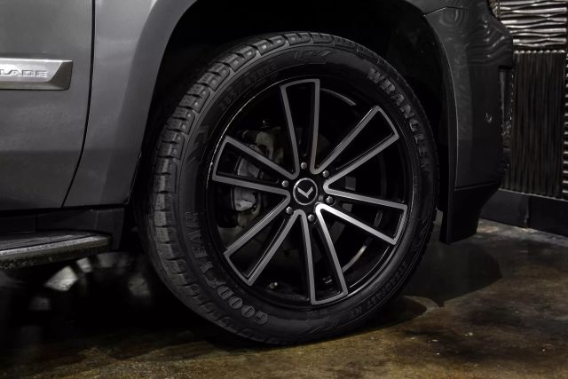 2018 Cadillac Escalade Luxury Sport Utility 4d - Image 41
