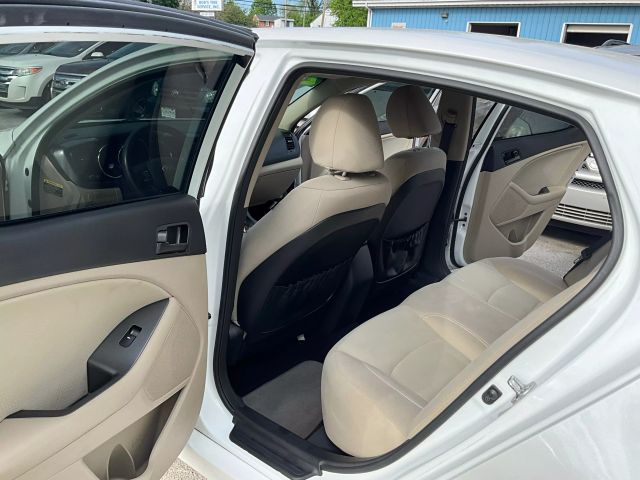 2013 Kia Optima - Image 12