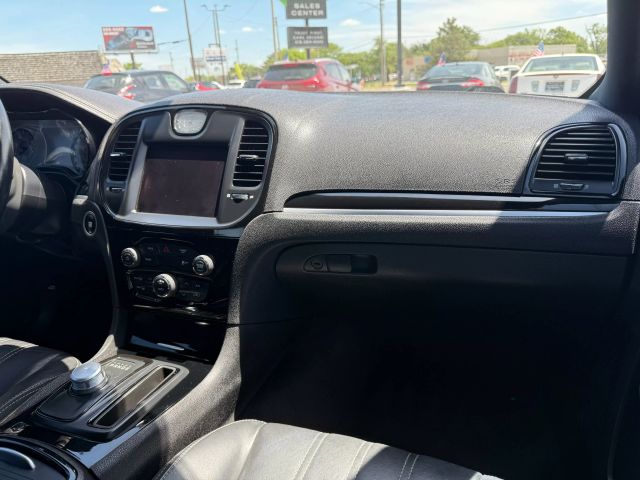 2018 CHRYSLER 300 SEDAN V6, 3.6 LITER 300S SEDAN 4D