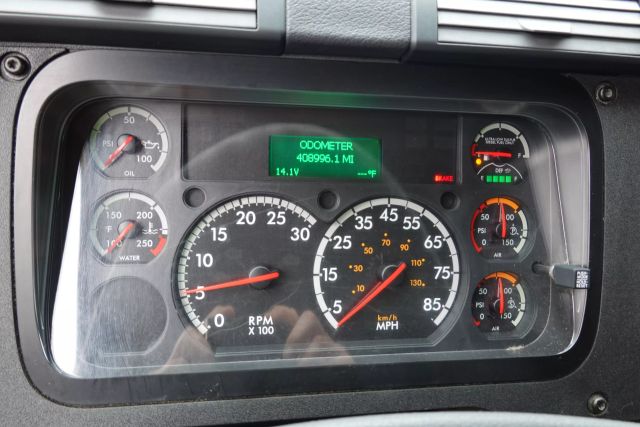 2017 Freightliner Cascadia - Image 12