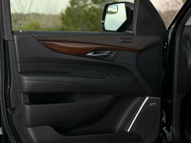2020 Cadillac Escalade Esv - Image 12