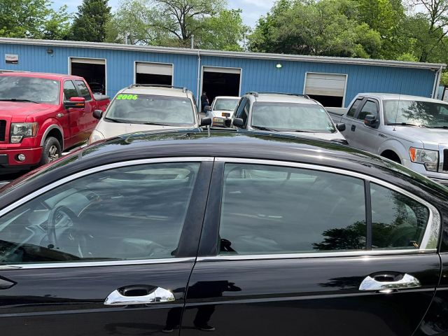 2012 Honda Accord - Image 13