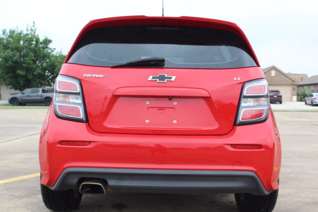 2018 Chevrolet Sonic - Image 20