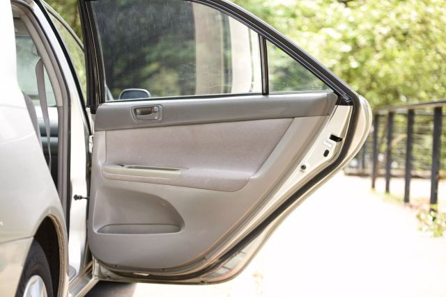 2004 Toyota Camry - Image 17