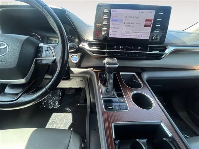 2021 Toyota Sienna - Image 11