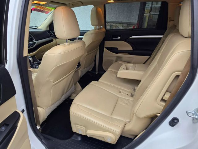 2016 Toyota Highlander Xle Sport Utility 4d - Image 9