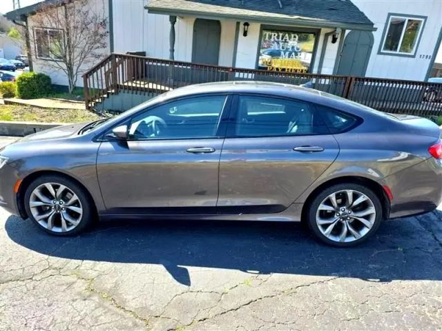 2015 Chrysler 200 - Image 8