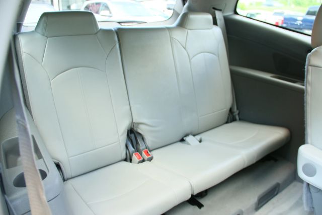 2015 Chevrolet Traverse - Image 24