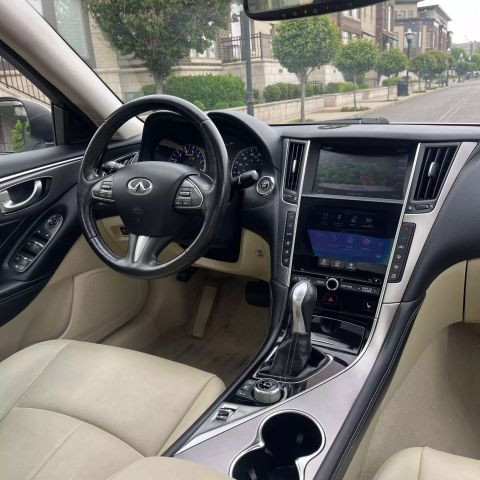 2015 Infiniti Q50 3.7 Premium Sedan 4d - Image 19