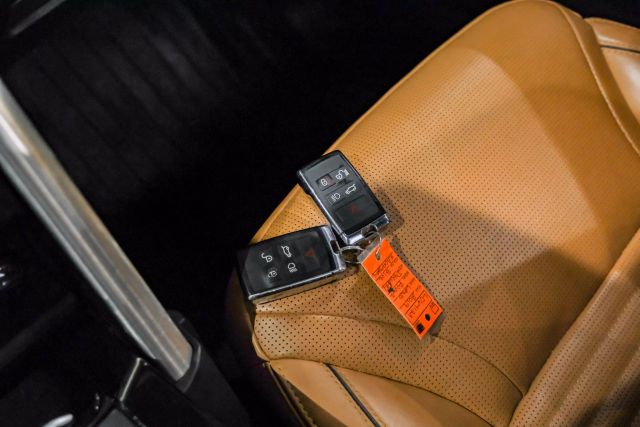 2019 Land Rover Discovery Hse Luxury Sport Utility 4d - Image 54