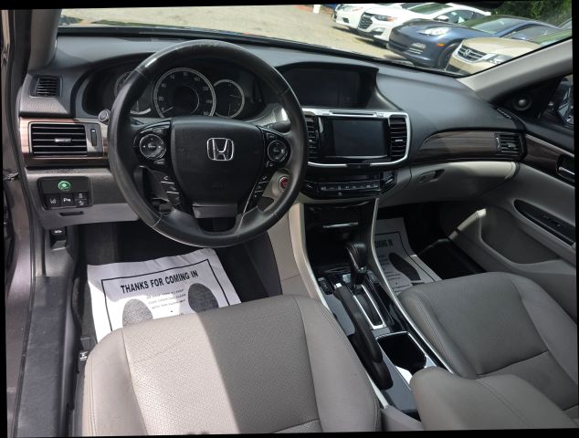 2017 Honda Accord - Image 15