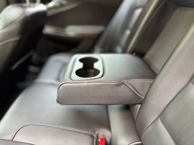 2018 Chevrolet Malibu - Image 11