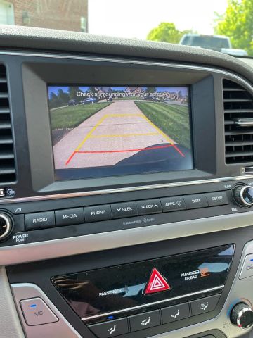 2017 Hyundai Elantra - Image 12
