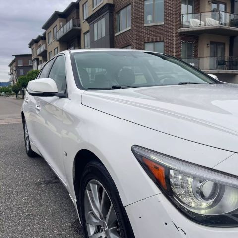 2015 Infiniti Q50 3.7 Premium Sedan 4d - Image 10