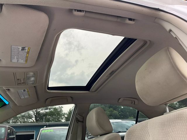 2011 Toyota Camry - Image 11
