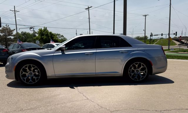 2018 CHRYSLER 300 SEDAN V6, 3.6 LITER 300S SEDAN 4D