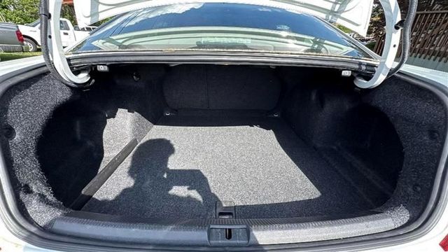 2018 Volkswagen Passat - Image 18