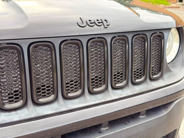 2016 Jeep Renegade - Image 32