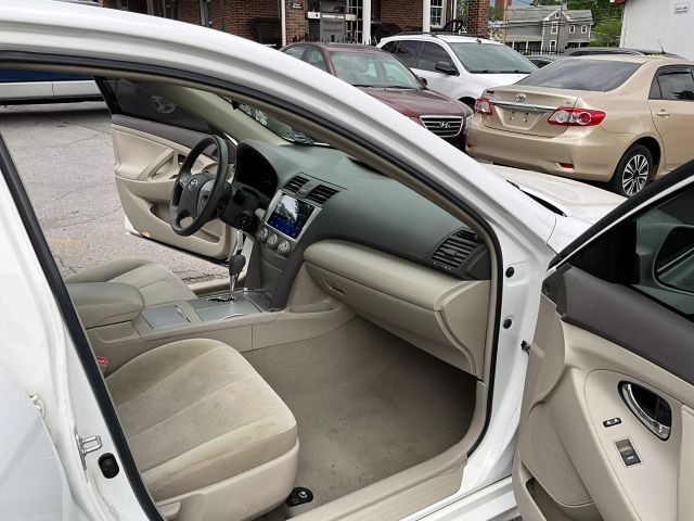 2011 Toyota Camry - Image 13