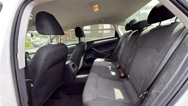 2012 Volkswagen Passat - Image 12