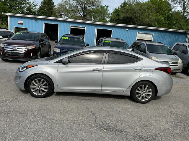 2015 Hyundai Elantra - Image 3