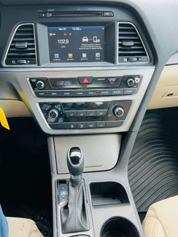 2017 Hyundai Sonata - Image 29