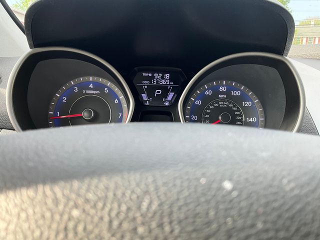 2013 Hyundai Elantra - Image 12