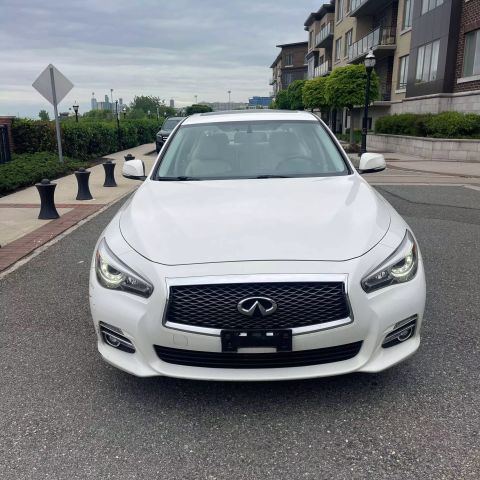 2015 Infiniti Q50 3.7 Premium Sedan 4d - Image 2