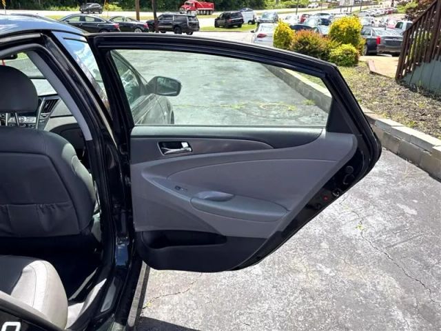 2014 Hyundai Sonata - Image 16