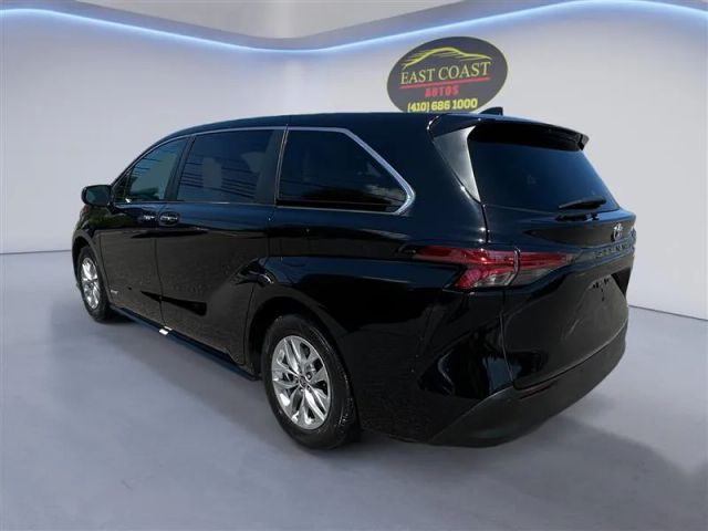 2021 Toyota Sienna - Image 3