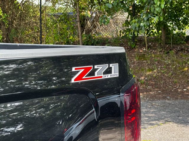 2015 Chevrolet Silverado 1500 Crew Cab - Image 12