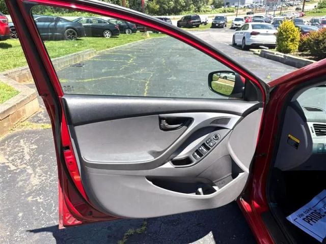 2015 Hyundai Elantra - Image 9