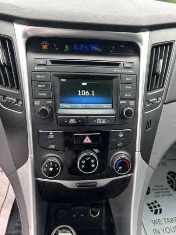 2014 Hyundai Sonata - Image 20