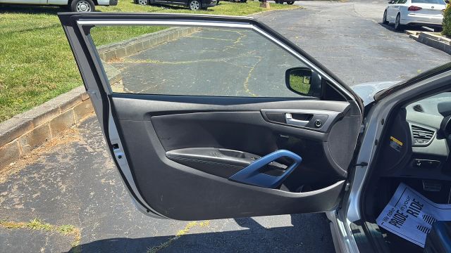 2013 Hyundai Veloster - Image 9