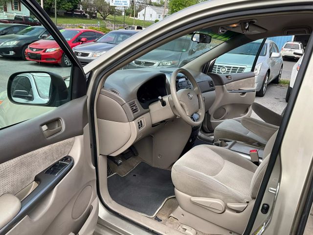 2006 Toyota Sienna - Image 10