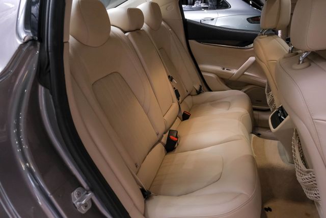 2018 Maserati Ghibli S Granlusso Sedan 4d - Image 32