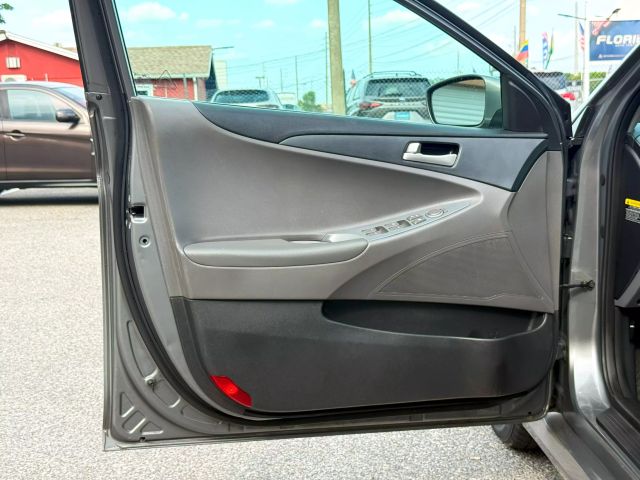 2014 Hyundai Sonata - Image 19