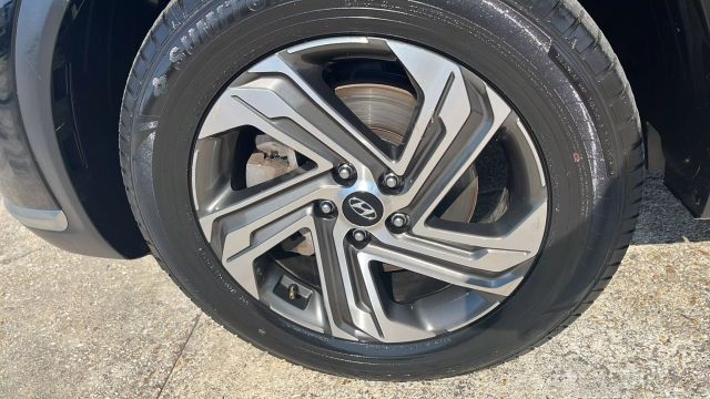 2023 Hyundai Santa Fe - Image 3
