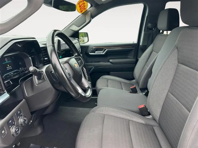 2023 Chevrolet Silverado 1500 Crew Cab - Image 9