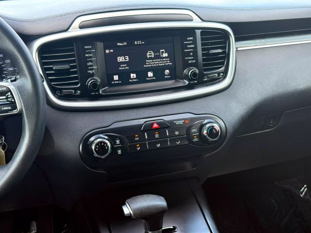 2019 Kia Sorento - Image 19