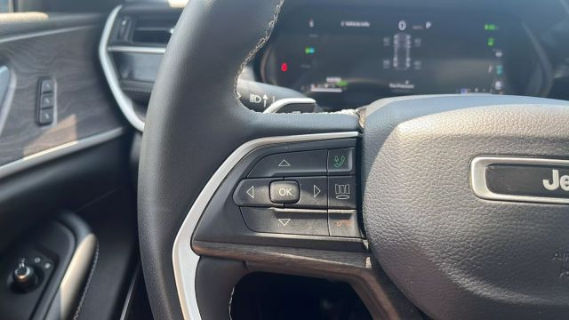 2023 Jeep Grand Cherokee 4xe - Image 25