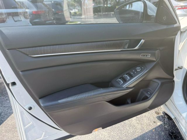 2018 Honda Accord - Image 29