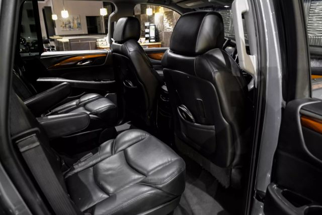2018 Cadillac Escalade Luxury Sport Utility 4d - Image 27