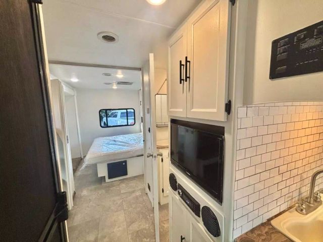 2019 Coachmen Freelander Premier - Image 10