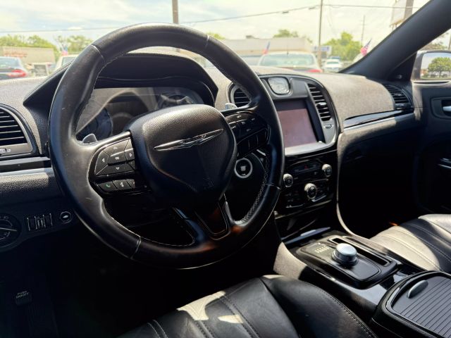 2018 CHRYSLER 300 SEDAN V6, 3.6 LITER 300S SEDAN 4D