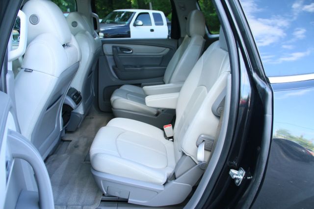 2015 Chevrolet Traverse - Image 16