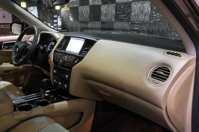 2016 Nissan Pathfinder Platinum Sport Utility 4d - Image 13