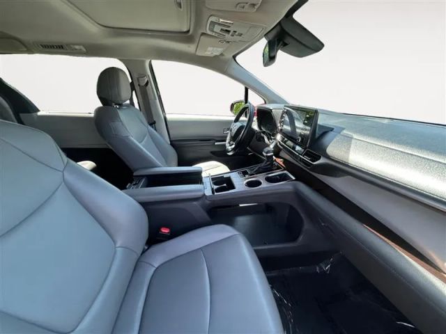 2021 Toyota Sienna - Image 15